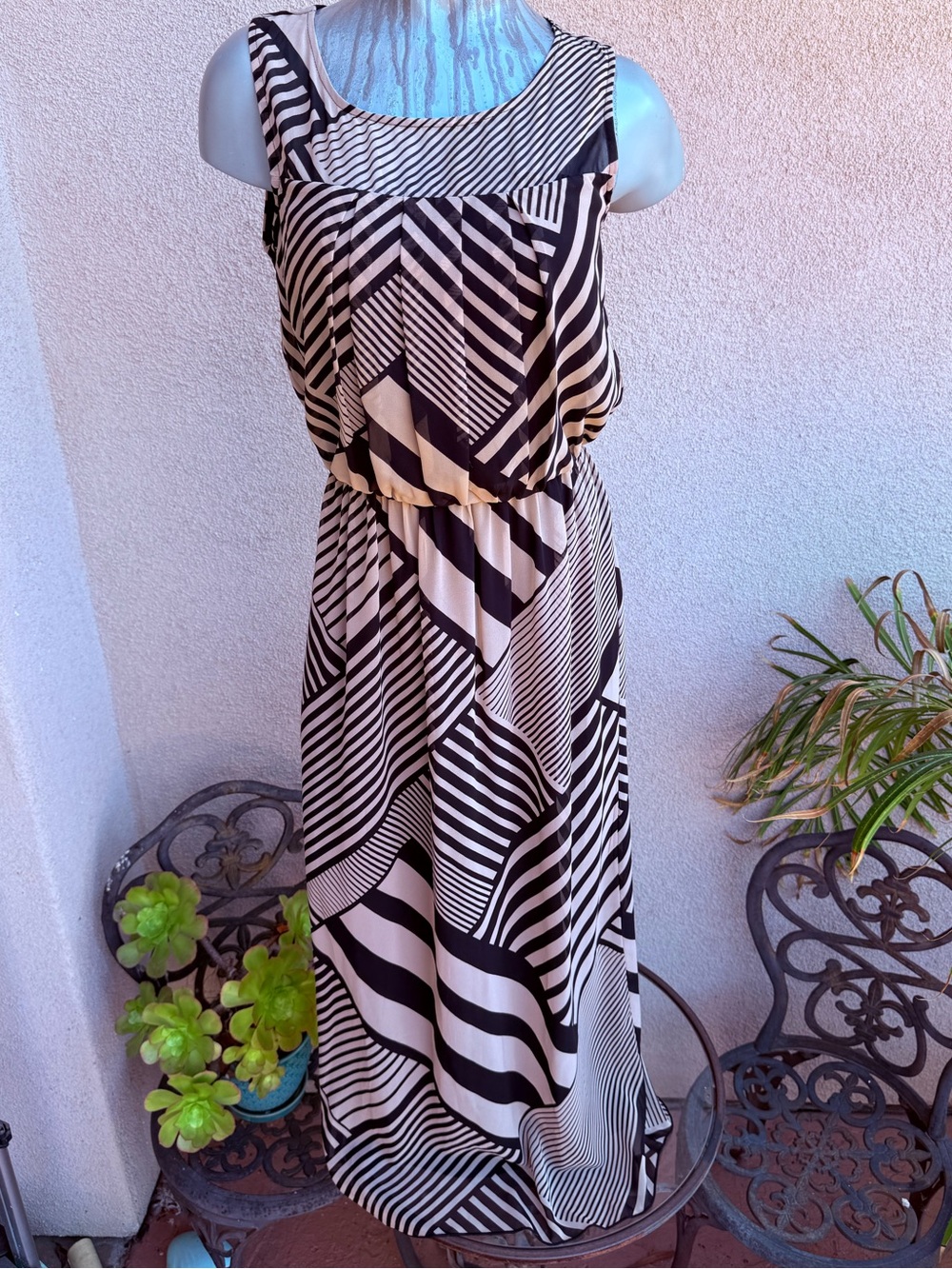 3/$45 Enfocus Studio Black and Cream Geometric Maxi Dress